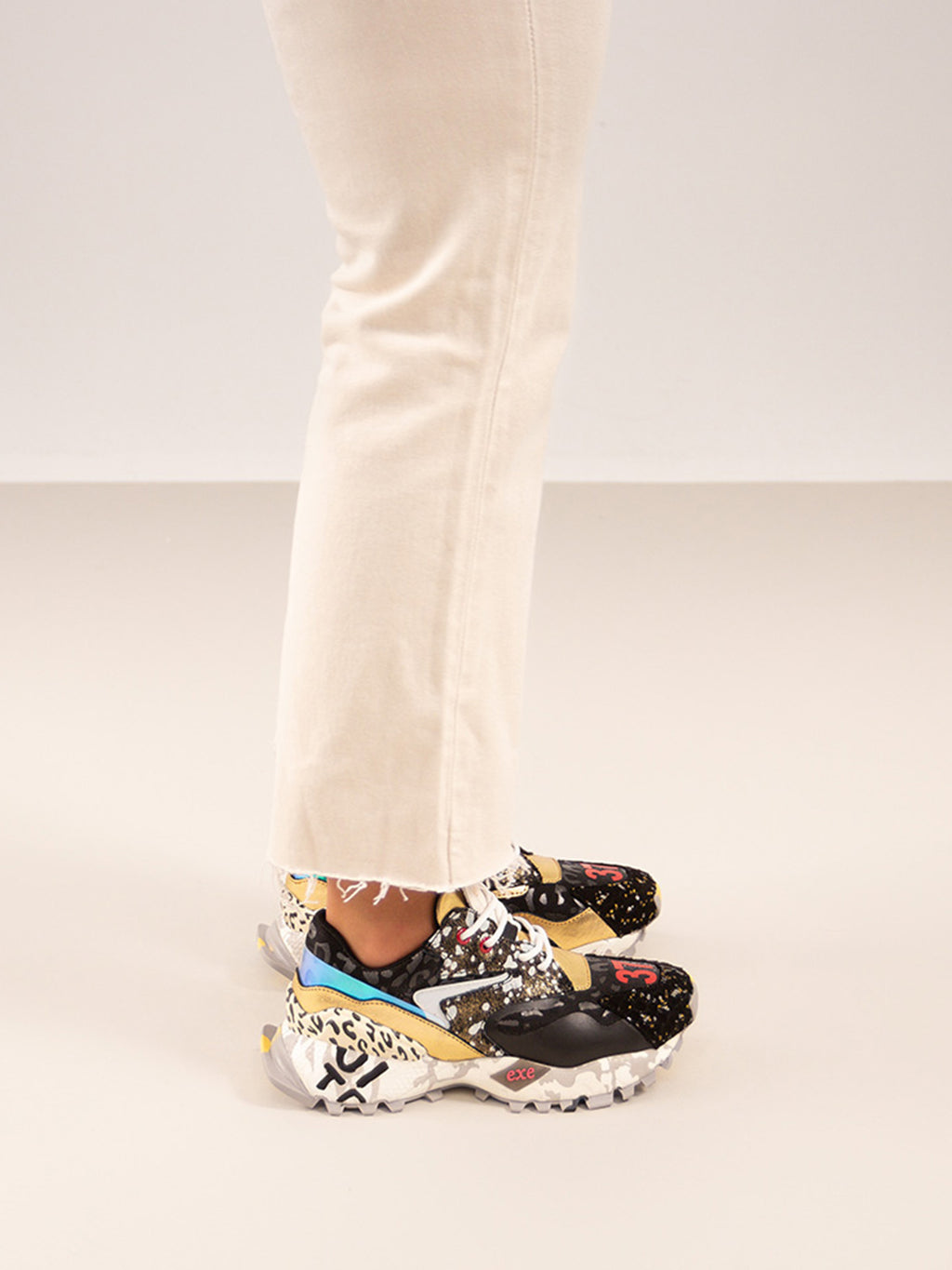 134-26 LEATHER BLACK