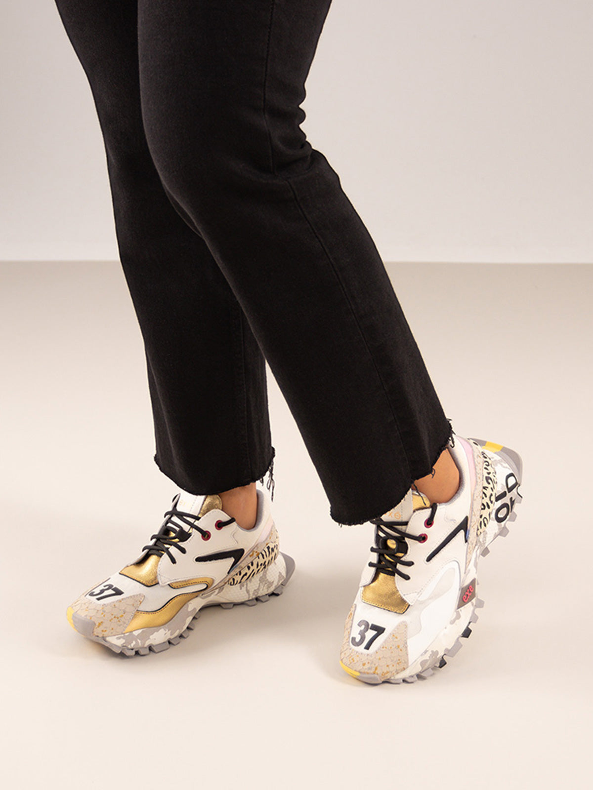 134-26 LEATHER WHITE