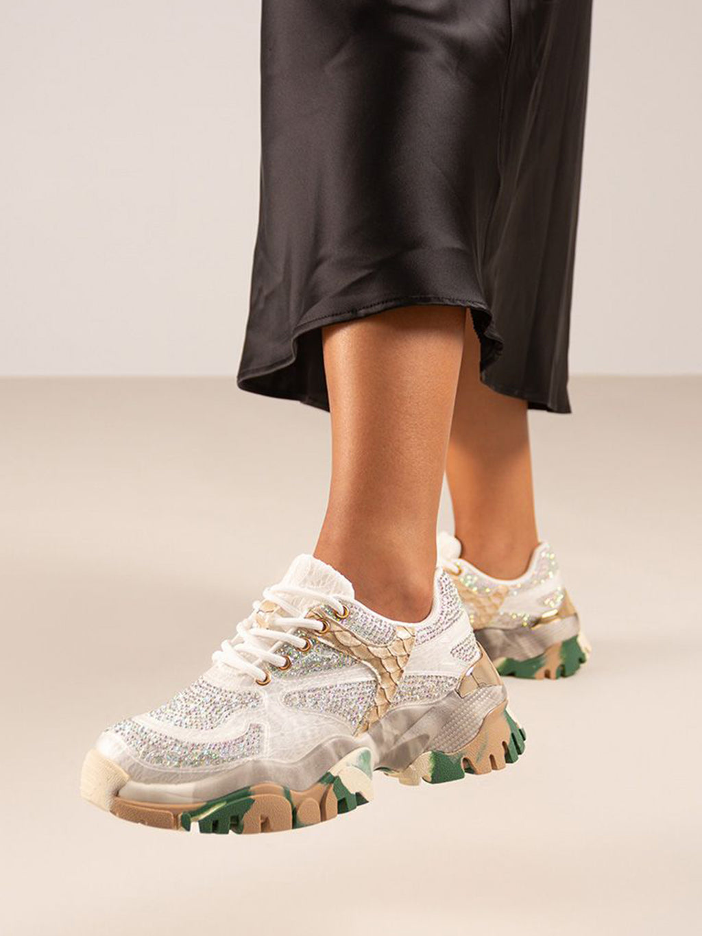 22E10-8 STRASS WHITE