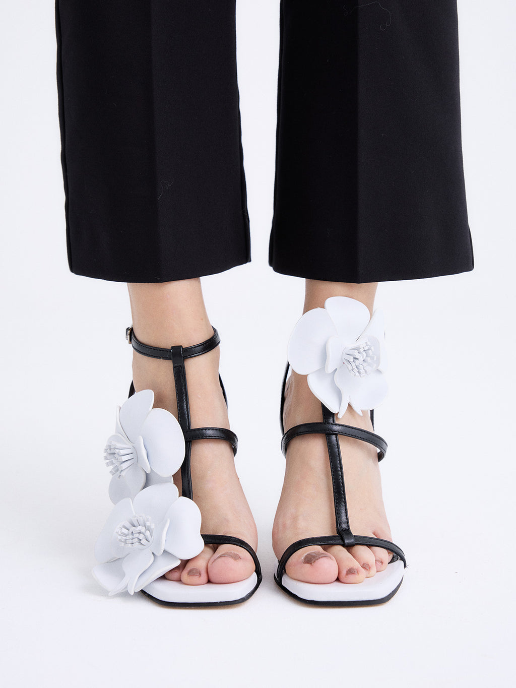 534 SELENA LEATHER BLACK WHT