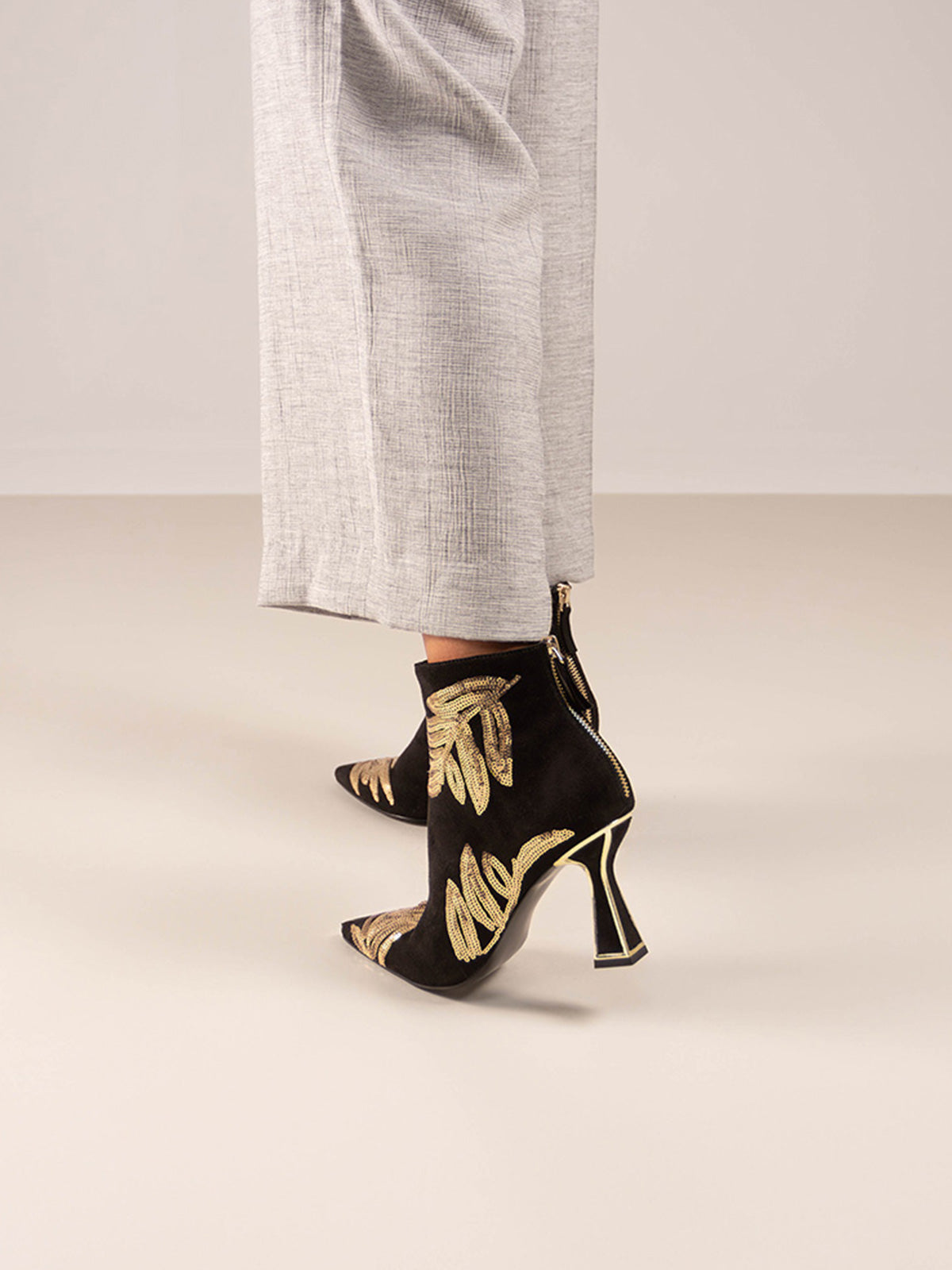 BELINDA-527 FABRIC BLACK-GOLD