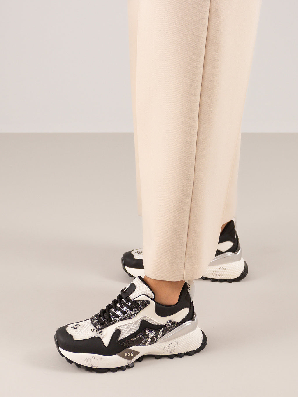 D190608-13 PU BLACK WHT