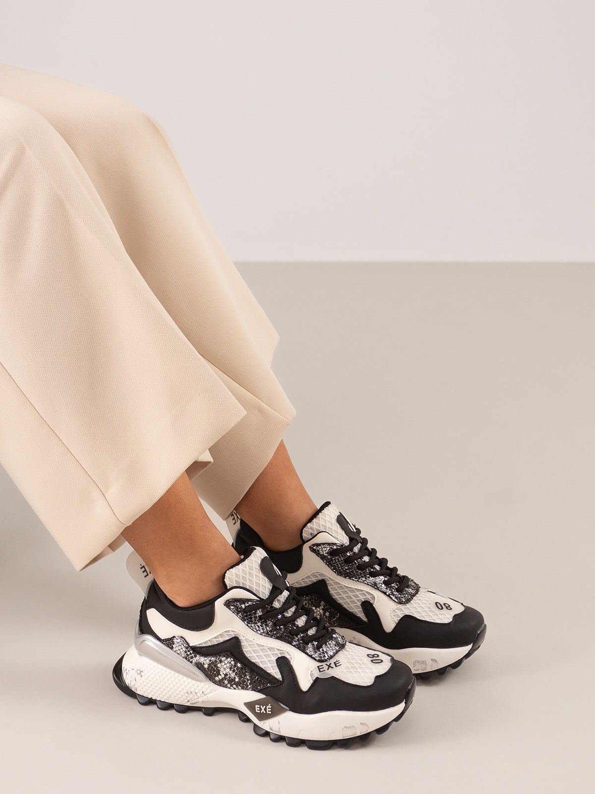 D190608-13 PU BLACK WHT