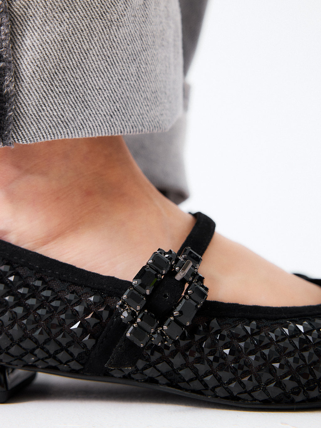 EMERY-230 STRASS BLACK