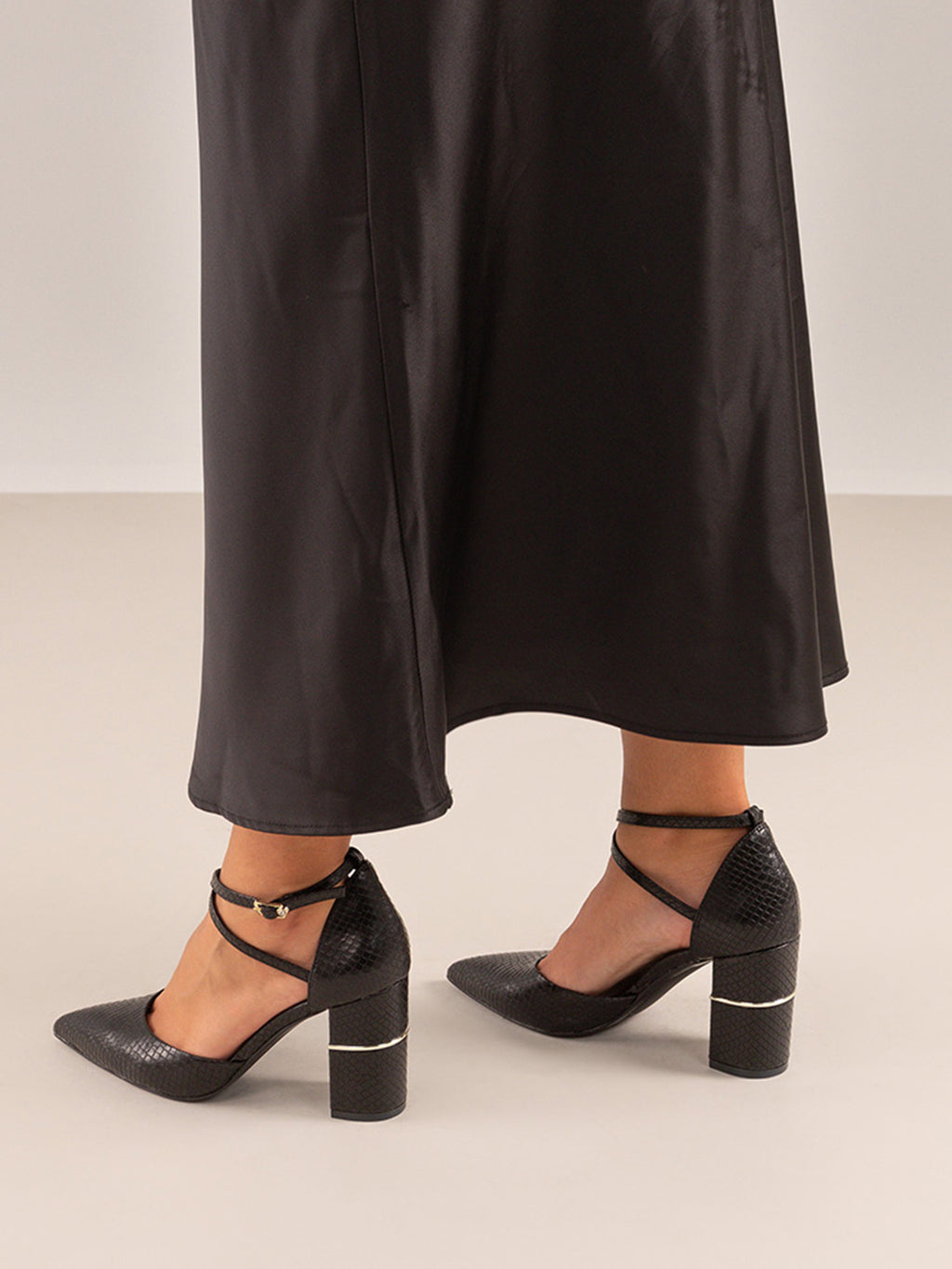 EVELYN-674 SNAKE BLACK