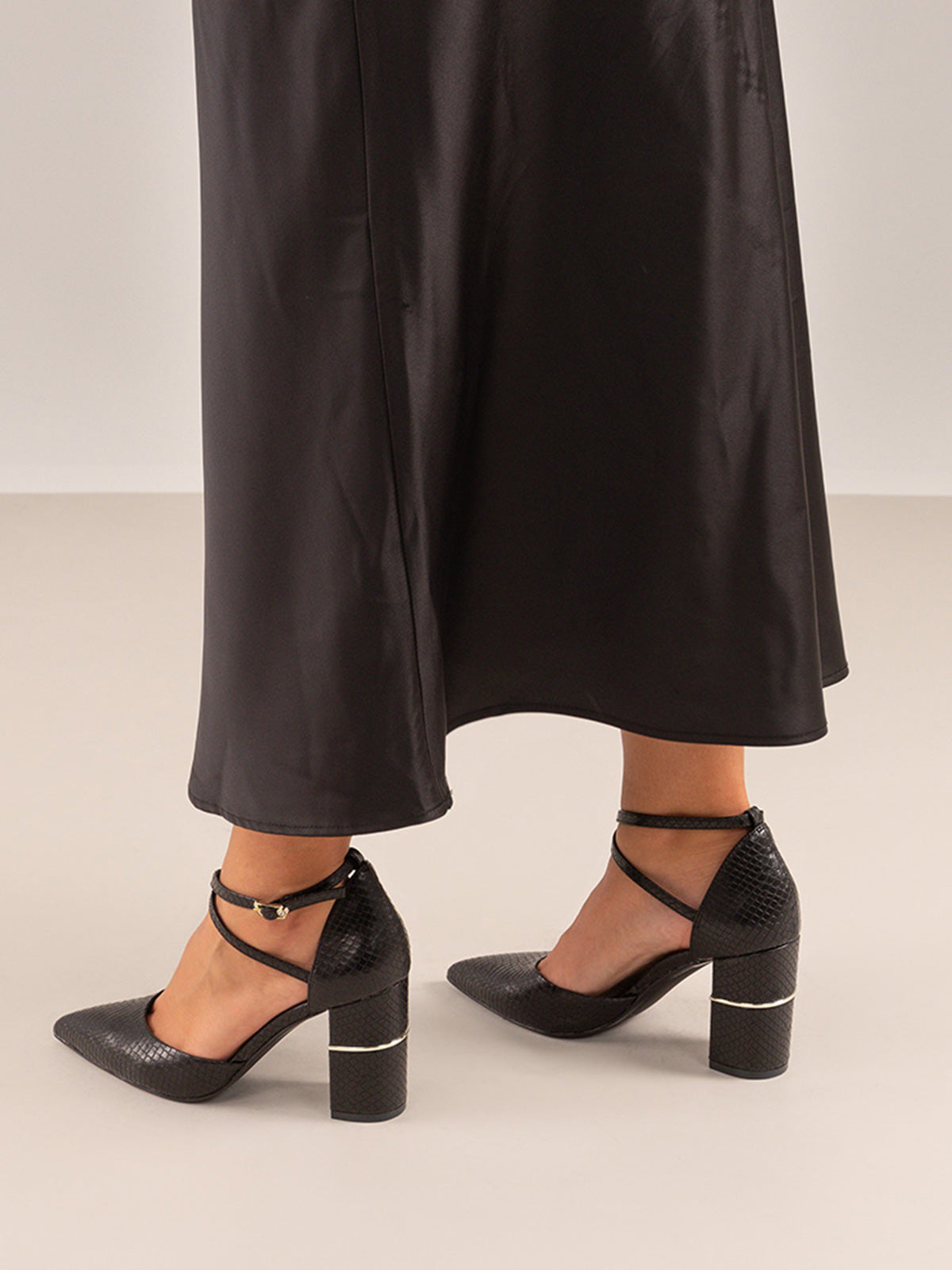 EVELYN-674 SNAKE BLACK