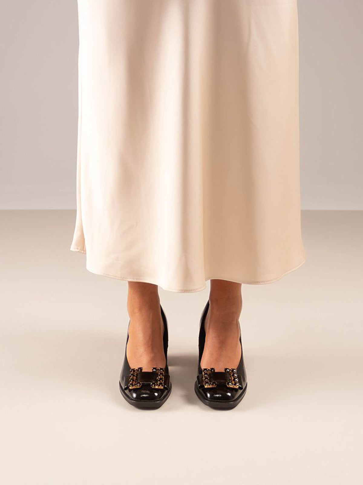 JOHANNA-430 PATENT BLACK