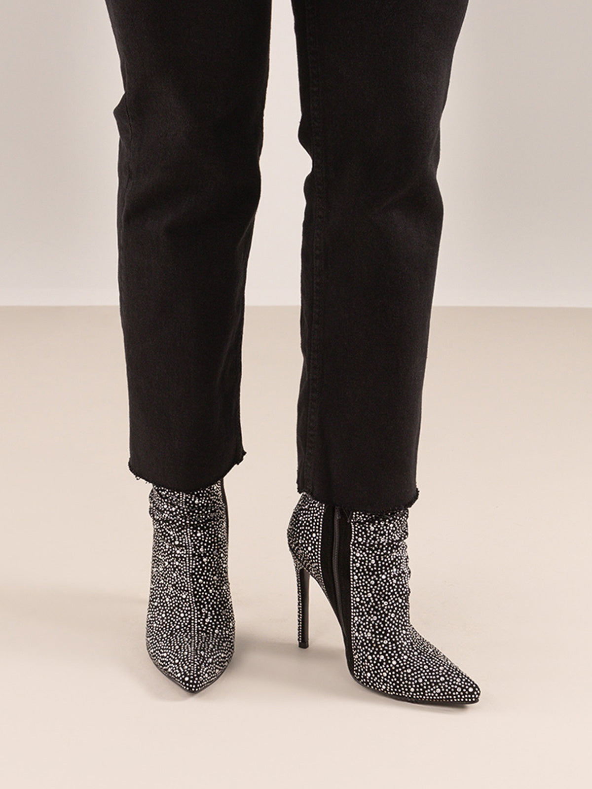 P234A-D958 STRASS BLACK