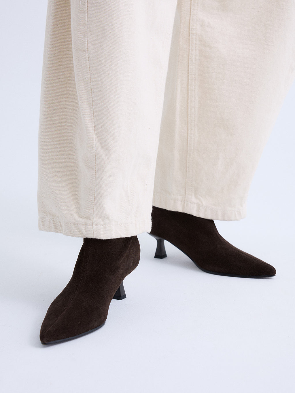 W26268 SUEDE BROWN