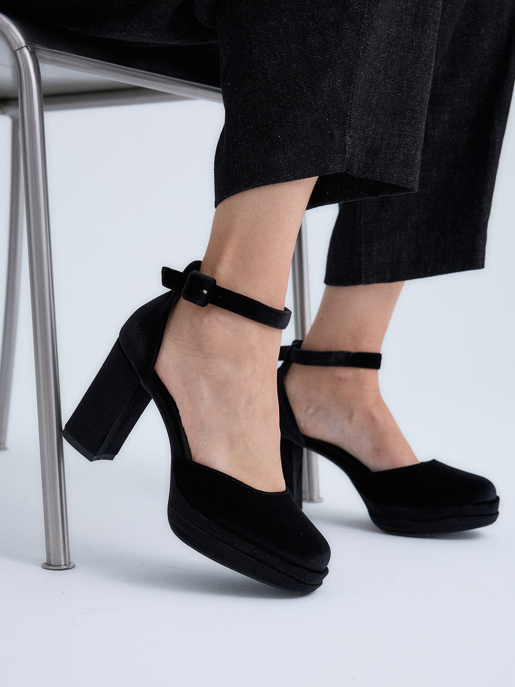 W2993-R5523 VELVET BLACK