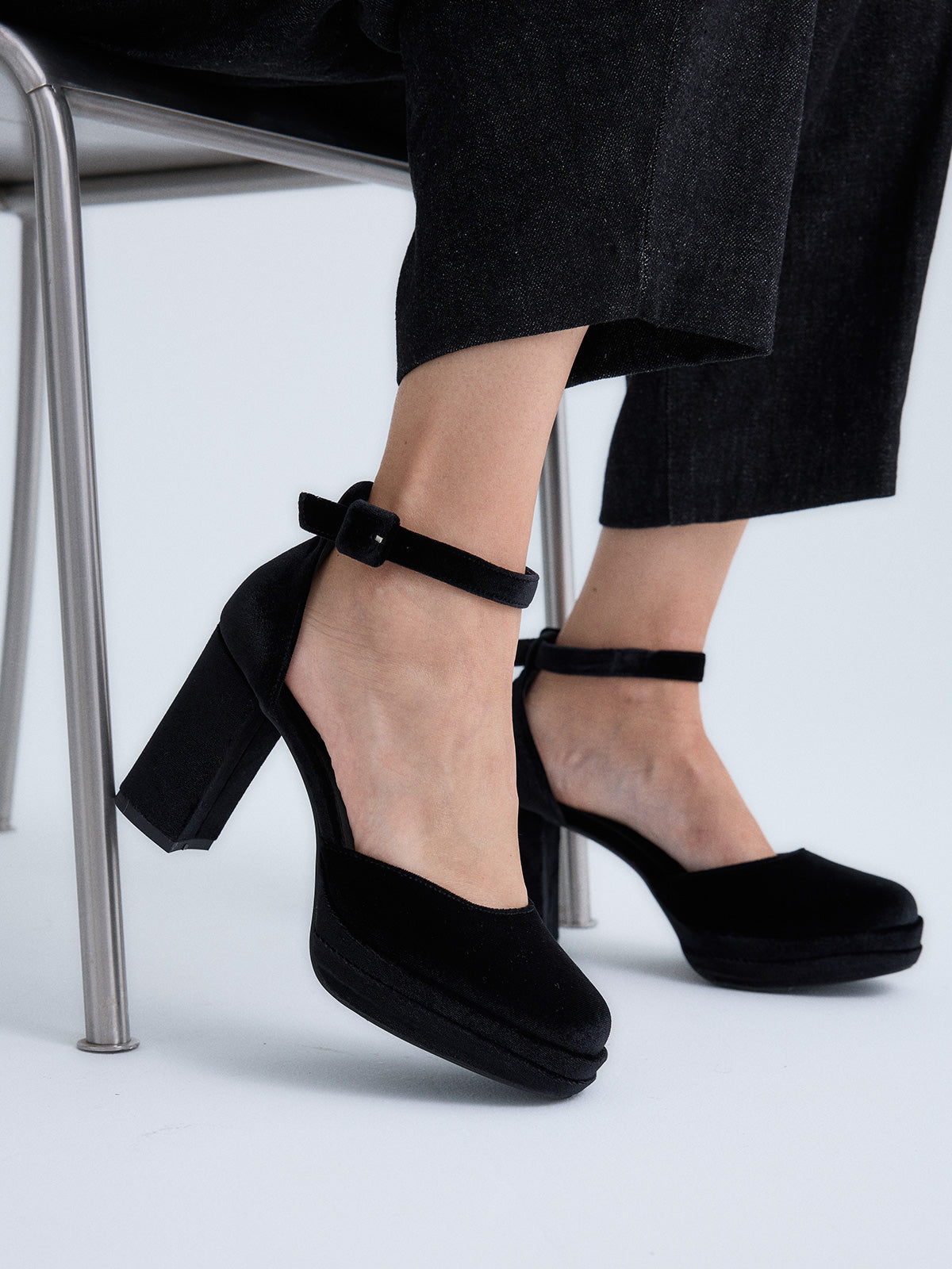 W2993-R5523 VELVET BLACK