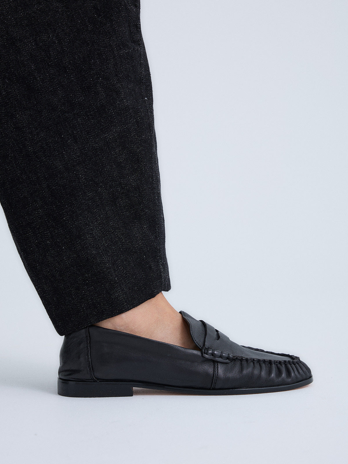 YY250611 LEATHER BLACK